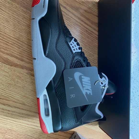 Air Jordan bred 4s - Picture 7 of 9